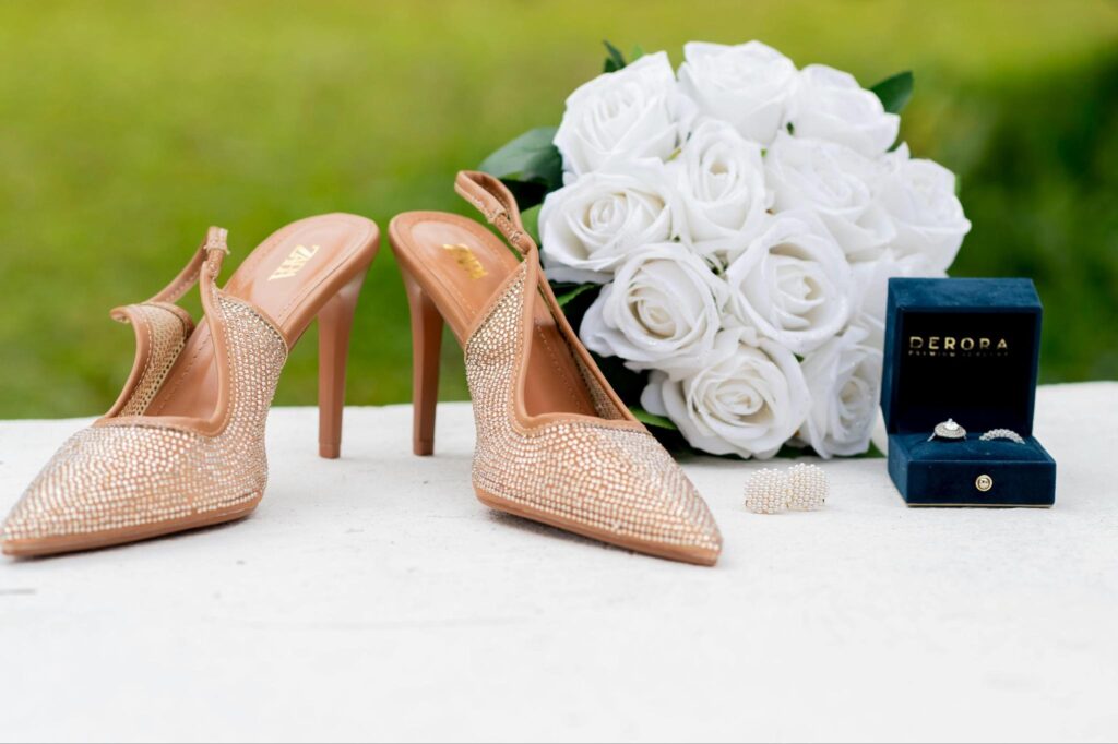 wedding accessories - high-heeled shoes, a bouquet of white roses & Ring Box